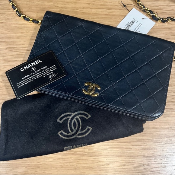 Vintage Chanel Single Flap Purse - Picture 10 of 17